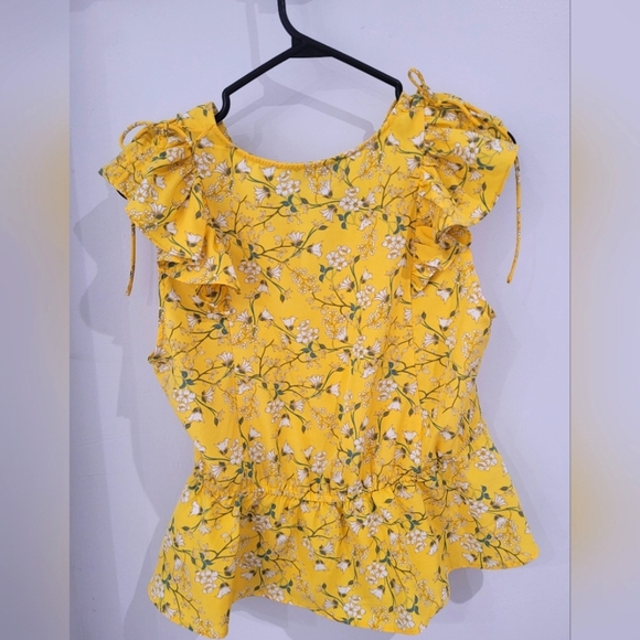 Beautiful faux wrap floral blouse-Large - Picture 5 of 5